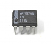 NOS LM311 8-Pin DIP Comparator IC. B111