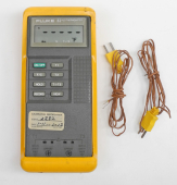 Fluke Model 52 K/J Digital Thermometer with Case & Test Leads, Tested, Works. TL